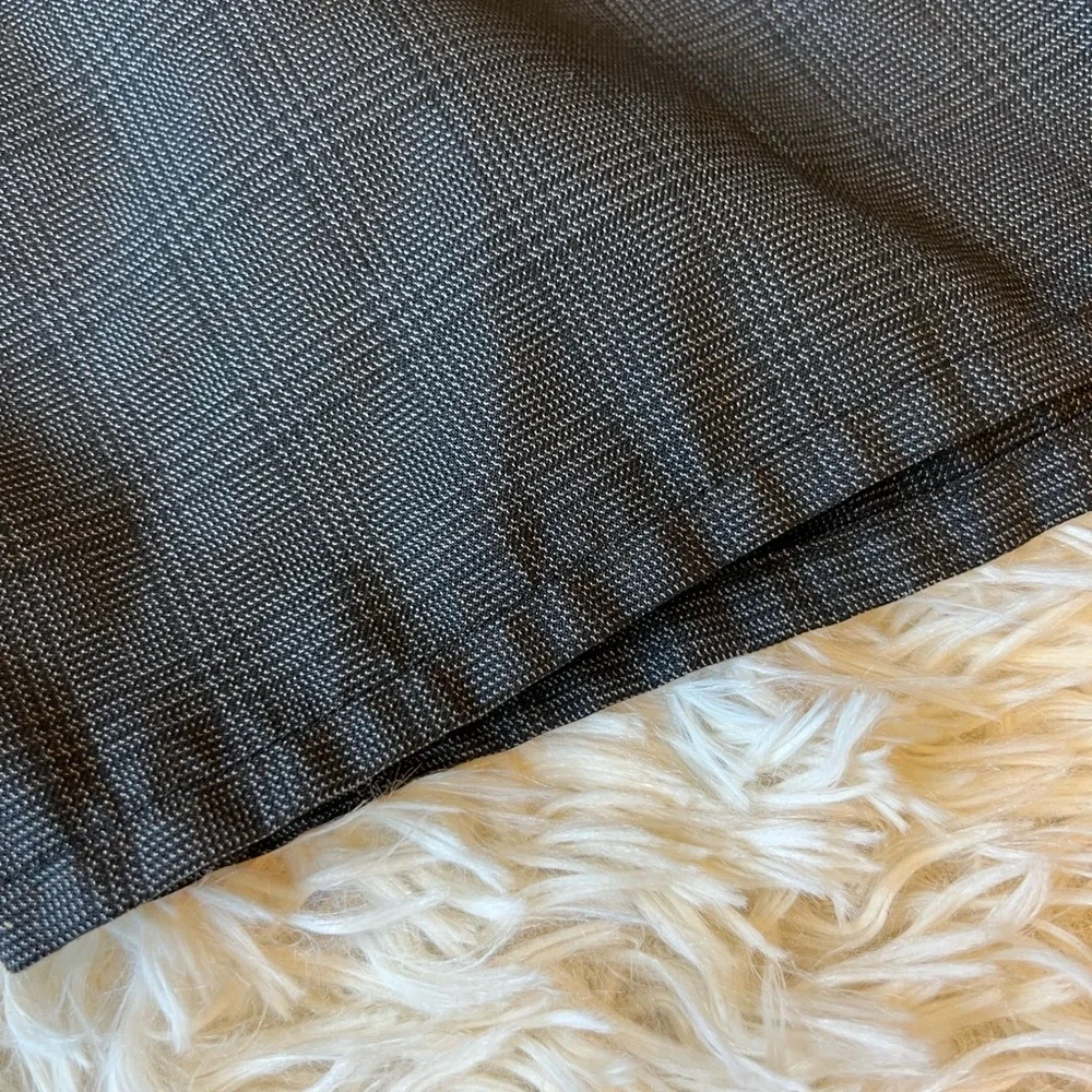 Matix black and gray‎ plaid flat front shorts size 31